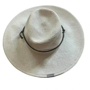 Columbia Women's Women's Global Adventure™ Packable Hat white  size small